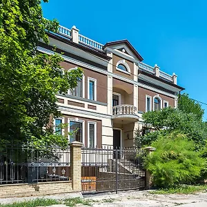 https://whippet-house.hotels-of-kiev.com